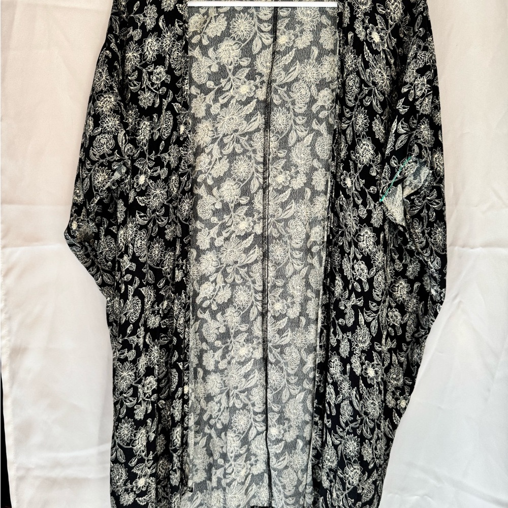 Forever 21 Black & White Floral Kimono